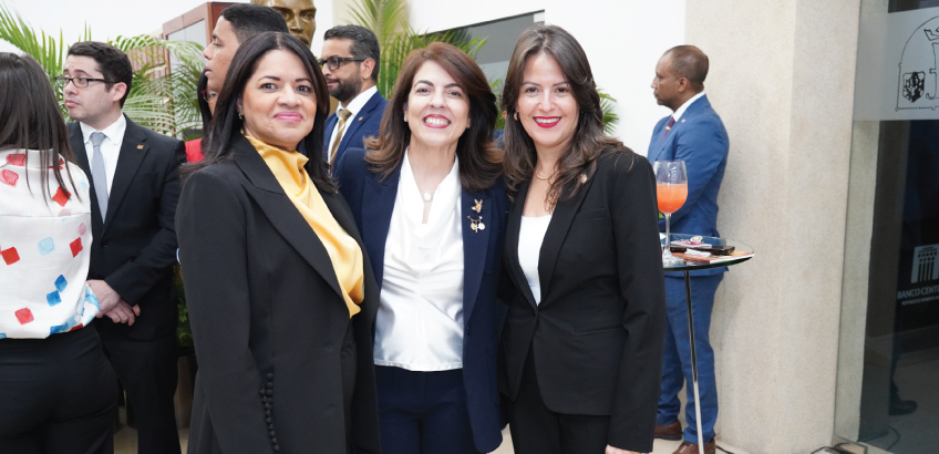 Luisa Hernández, Shanttal Zuleta e Ingrid González
