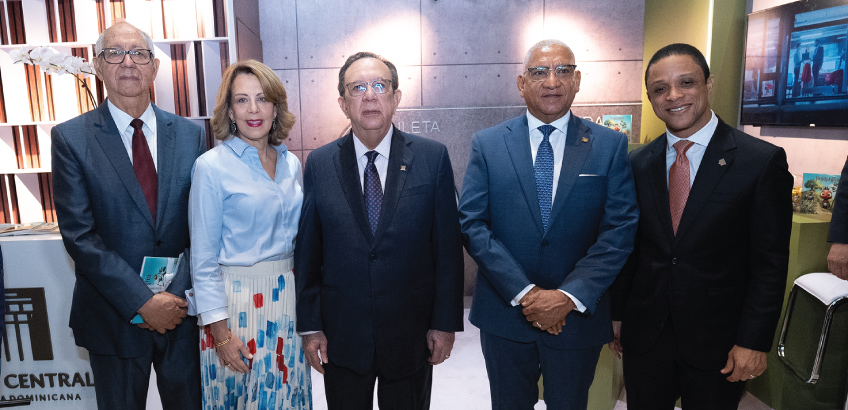 Arturo Martínez Moya, Clarissa de la Rocha de Torres, Héctor Valdez Albizu, Ervin Novas Bello y Jonathan Abreu Rodríguez